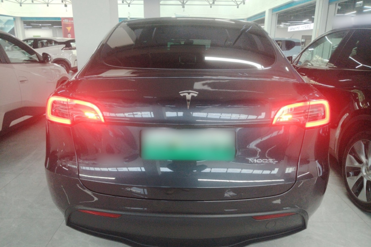 特斯拉 Model Y 2024款 后轮驱动版车身外观6