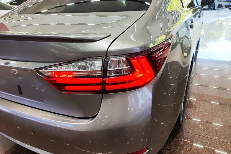 雷克萨斯ES 2015款 300h 舒适版车身外观6006