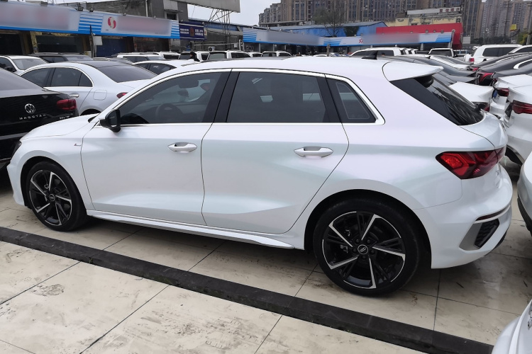 奥迪A3 2022款 Sportback 35 TFSI 时尚运动型车身外观4