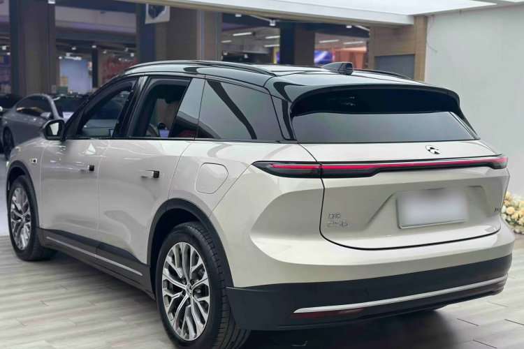 蔚来ES6 2024款 75kWh车身外观4