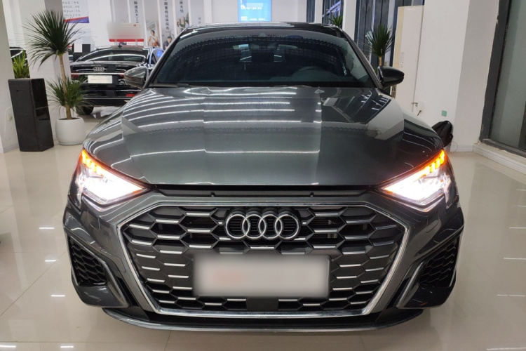 奥迪A3 2024款 Sportback 35 TFSI 时尚运动型车身外观2