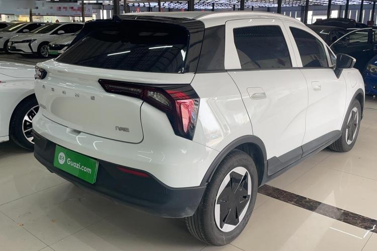 吉利几何E萤火虫 2024款 301km 流光车身外观6005