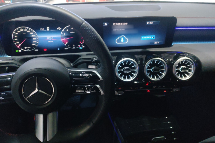 奔驰A级 2024款 A 200 L 时尚型中控内饰12
