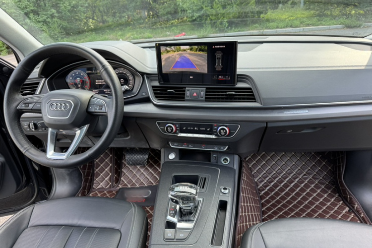 奥迪Q5L 2022款 40T 时尚致雅型中控内饰7001