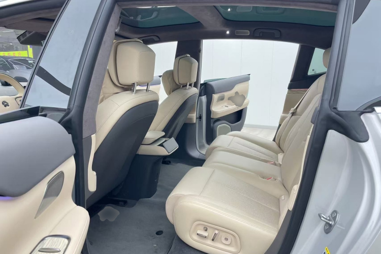 蔚来ET7 2024款 75kWh 行政版中控内饰7004