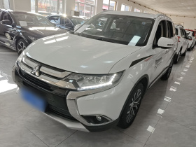 三菱 欧蓝德 2016款 2.4L 四驱精英版 5座