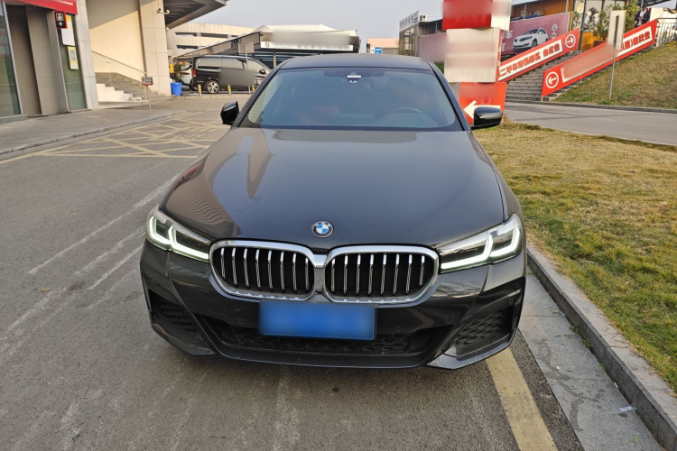 宝马5系 2023款 530Li 领先型 豪华套装车身外观2