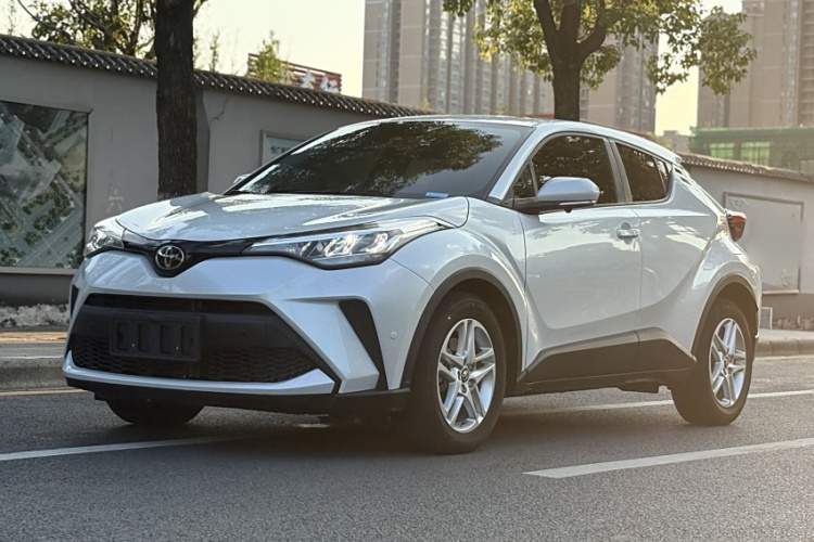 丰田C-HR 2022款 2.0L 舒适版车身外观1
