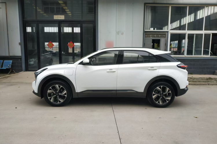 哪吒汽车 2022款 哪吒U-Ⅱ 610 三元锂车身外观6006