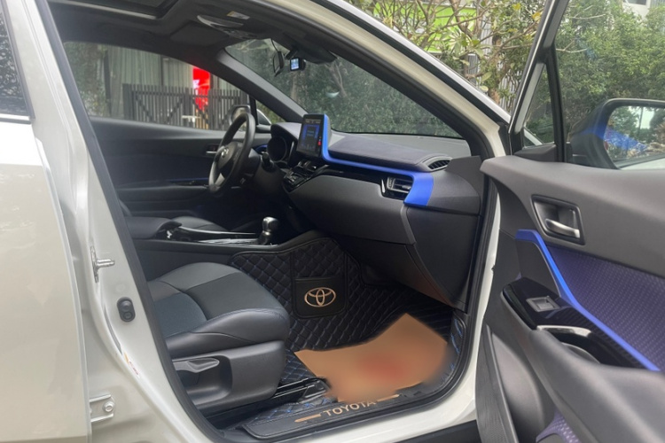 丰田C-HR 2020款 2.0L 领先版中控内饰7011