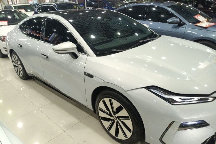 吉利银河 银河E8 2024款 550km 后驱PRO车身外观3