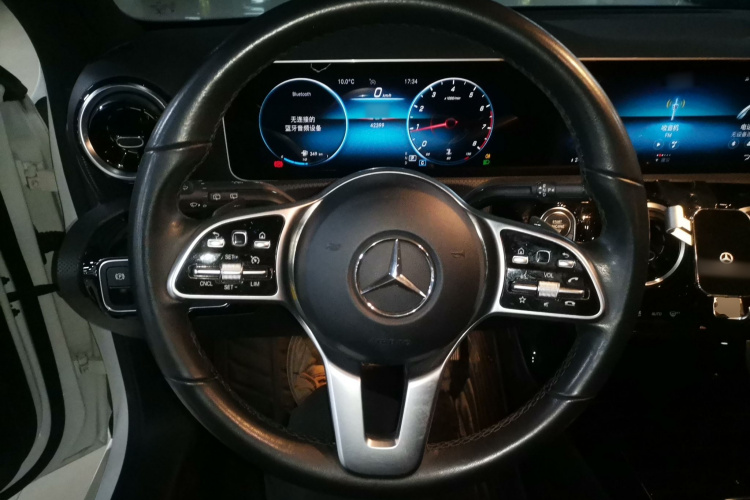 奔驰A级(进口) 2019款 A 200 动感型局部细节13