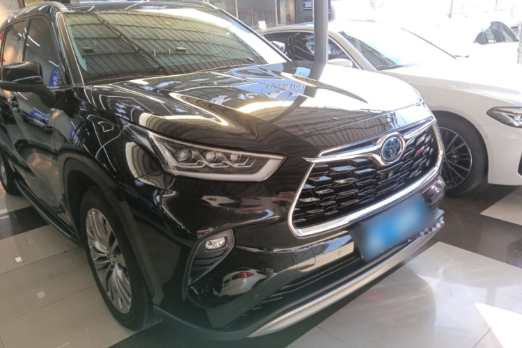 丰田 汉兰达 2022款 双擎 2.5L 四驱至尊版 7座车身外观3