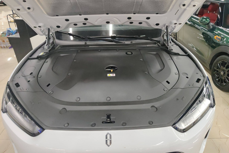 鸿蒙智行 问界M5 2022款 增程四驱性能版机舱底盘24