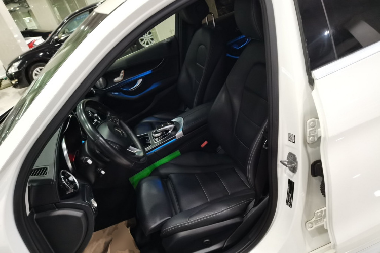 奔驰C级 2018款 C 180 L 时尚型运动版中控内饰19