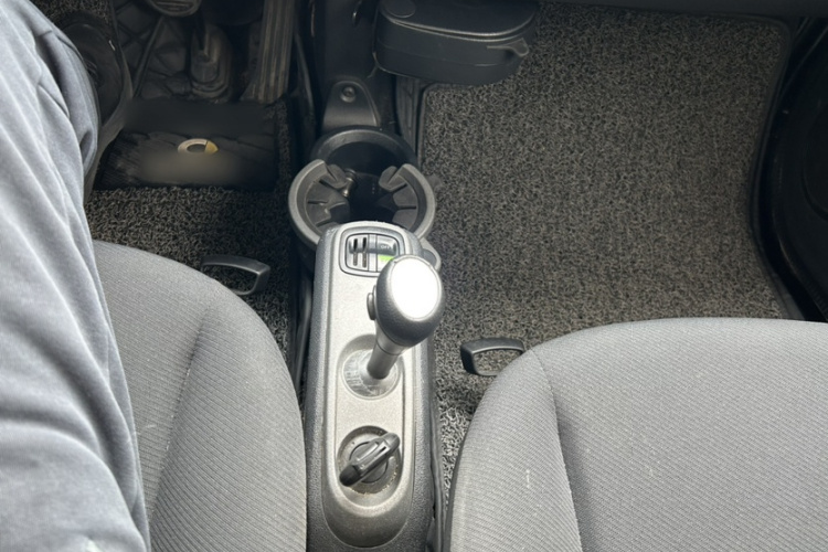 smart fortwo 2014款 1.0 MHD 硬顶城市光波激情版局部细节24