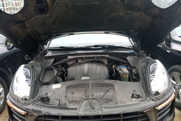 保时捷 2014款 Macan 2.0T机舱底盘24