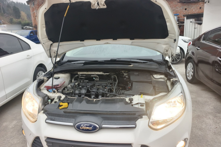 福特 福克斯 2012款 三厢 1.6L 自动风尚型机舱底盘24