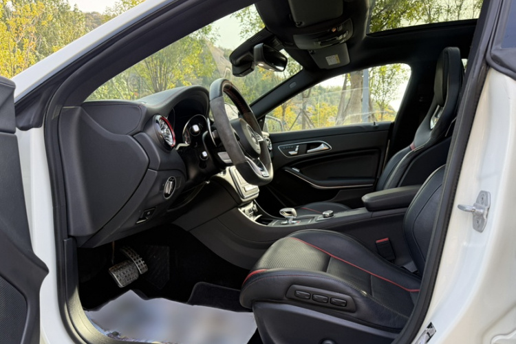 奔驰CLA AMG 2015款 AMG CLA 45 4MATIC中控内饰7003