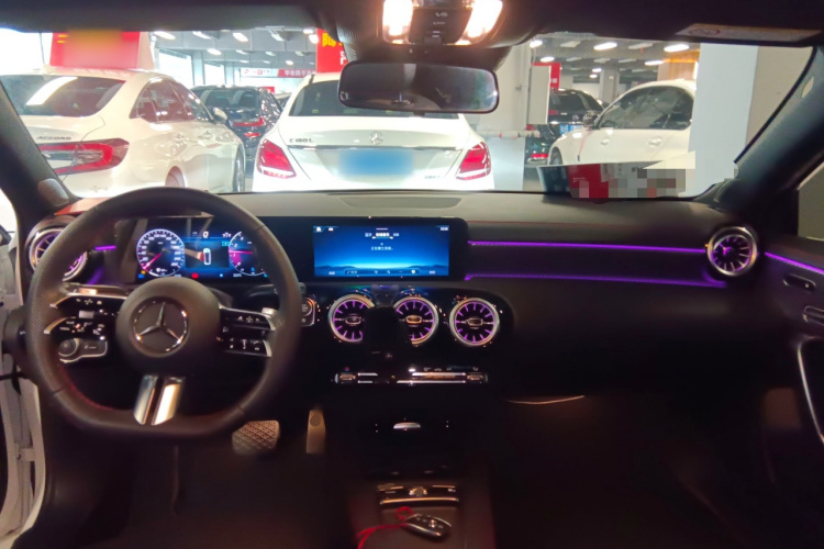 奔驰A级 2024款 改款 A 200 L 时尚型中控内饰7002