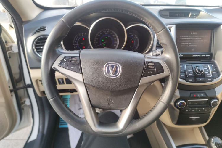 长安 逸动 2015款 1.6L 手动豪华型 国V中控内饰13
