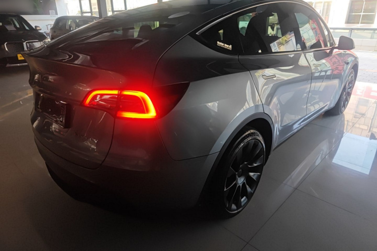 特斯拉 Model Y 2024款 长续航全轮驱动版车身外观6005