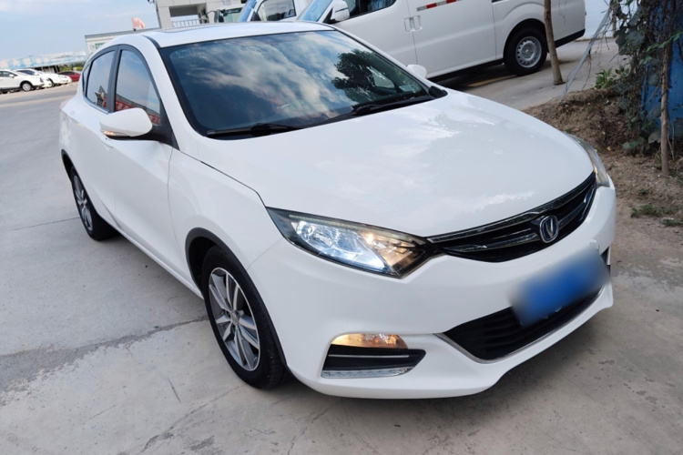 长安 逸动 2016款 XT 1.6L 手动俊酷型车身外观3