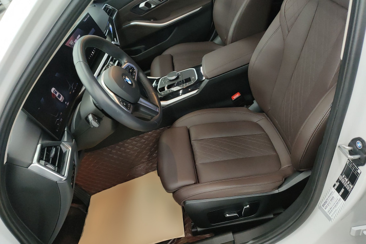 宝马3系 2023款 320Li M运动套装局部细节19