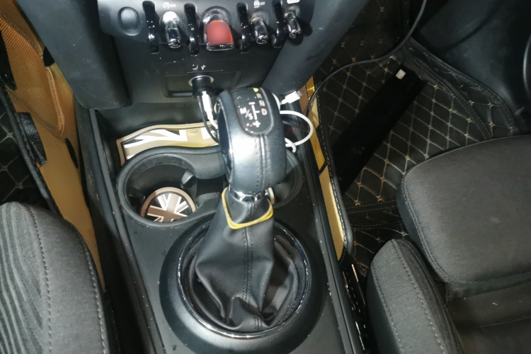 MINI Countryman 2018款 1.5T COOPER 艺术家局部细节18