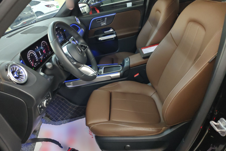奔驰GLB 2024款 改款 GLB 220 时尚型中控内饰19