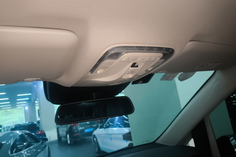 奔驰V级 2017款 V 260 L 尊贵加长版中控内饰22