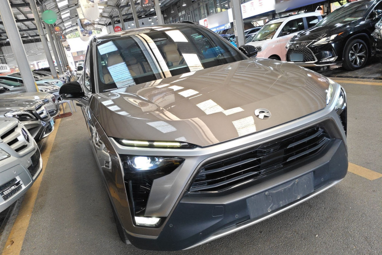 蔚来ES8 2020款 580KM 七座版车身外观3