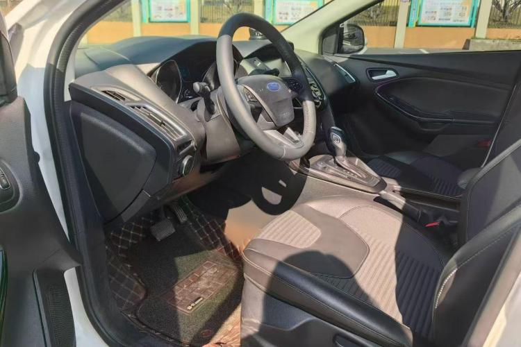 福特 福克斯 2018款 两厢经典 1.6L 自动风尚型智行版中控内饰19