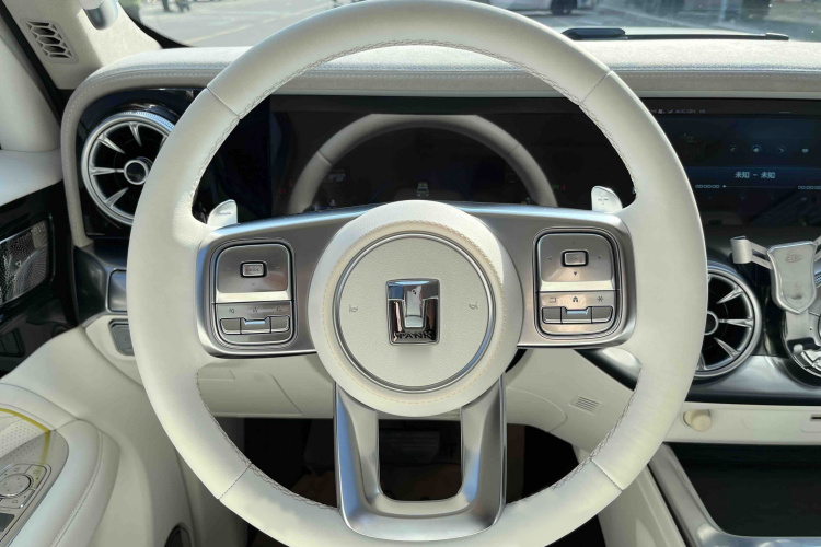 超境汽车 共创坦克300 2021款 2.0T 赛博坦克中控内饰7005