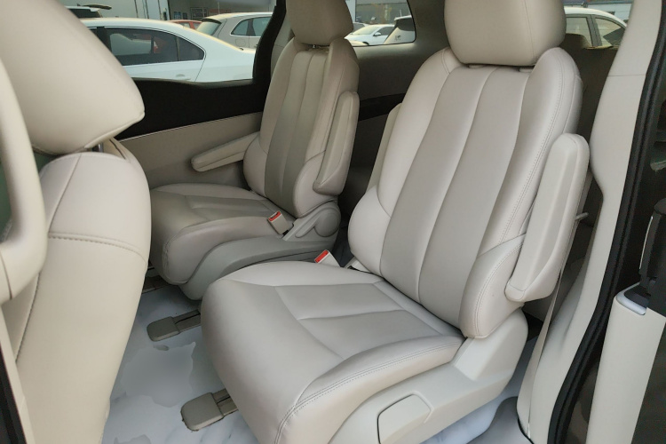 别克GL8 2023款 陆上公务舱 舒适型中控内饰21