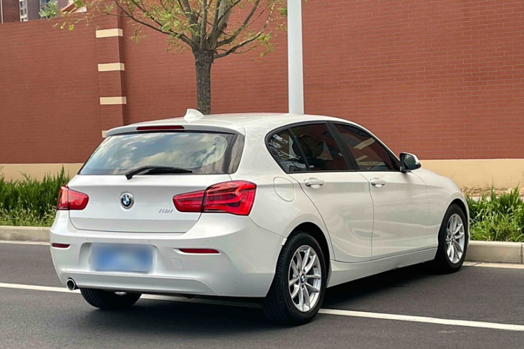 宝马1系(进口) 2016款 118i 领先型车身外观6006