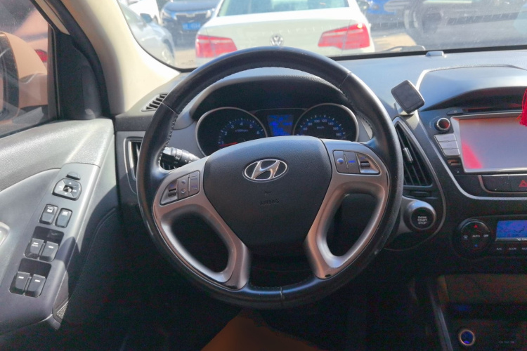 北京现代ix35 2013款 2.0L 自动两驱智能型GLS 国IV中控内饰13