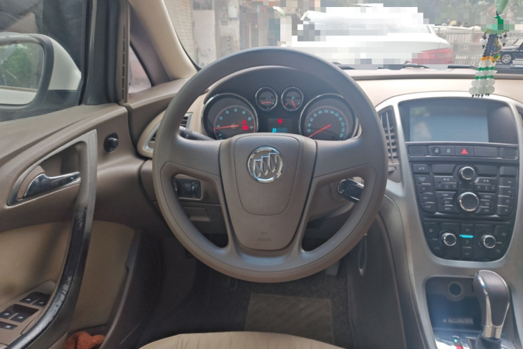 别克 英朗 2013款 GT 1.6L 自动舒适版中控内饰13