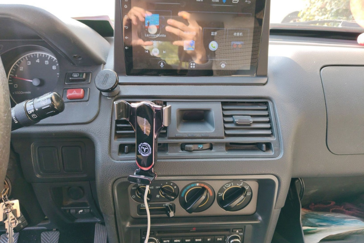 猎豹汽车 猎豹6481 2009款 2.2L 手动两驱局部细节16