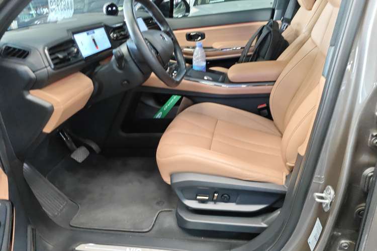 蔚来ES8 2020款 580KM 七座版中控内饰19