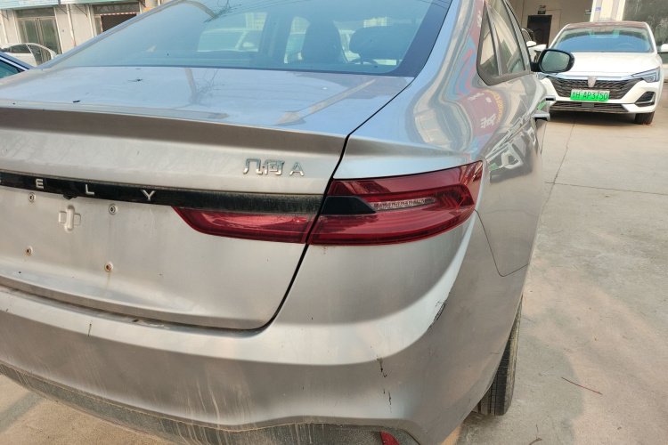 吉利几何A 2024款 410KM 出行版车身外观9