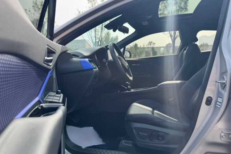 丰田C-HR 2020款 2.0L 豪华版中控内饰7002