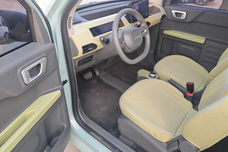 吉利银河 2024款 改款 熊猫mini 200km 龙腾版中控内饰20