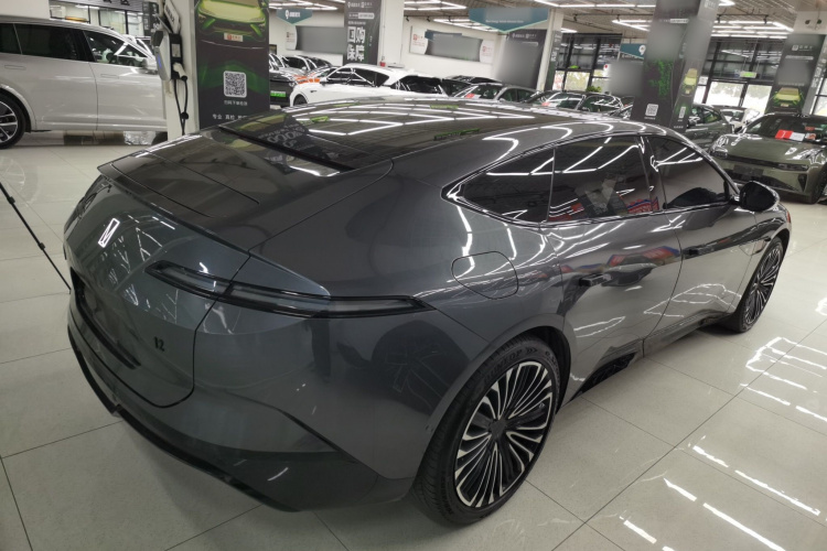 阿维塔12 2025款 Ultra增程版车身外观7