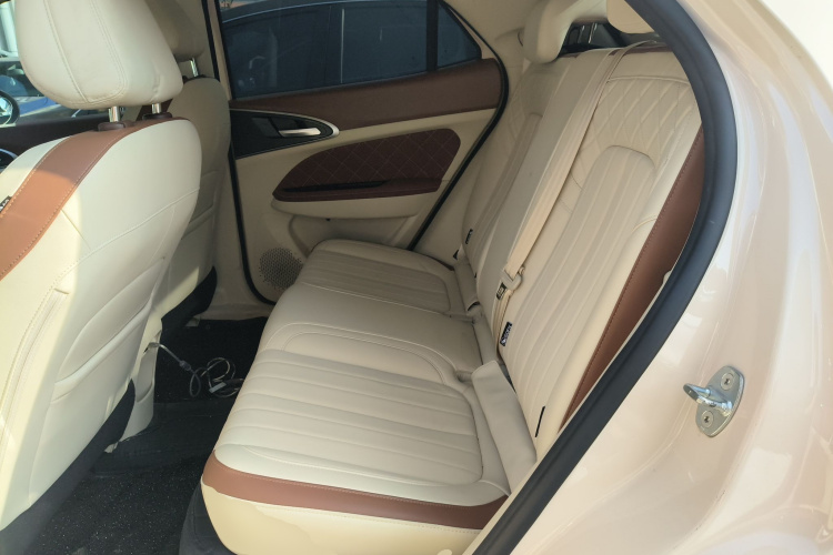 欧拉好猫 2023款 401km标准续航 尊荣型 磷酸铁锂中控内饰21