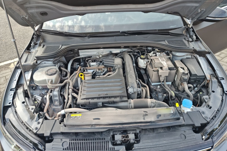 大众 高尔夫 2023款 改款 280TSI DSG R-Line Lite机舱底盘24