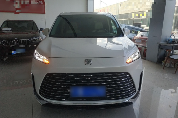 别克GL8 2025款 陆上公务舱 先享版车身外观2