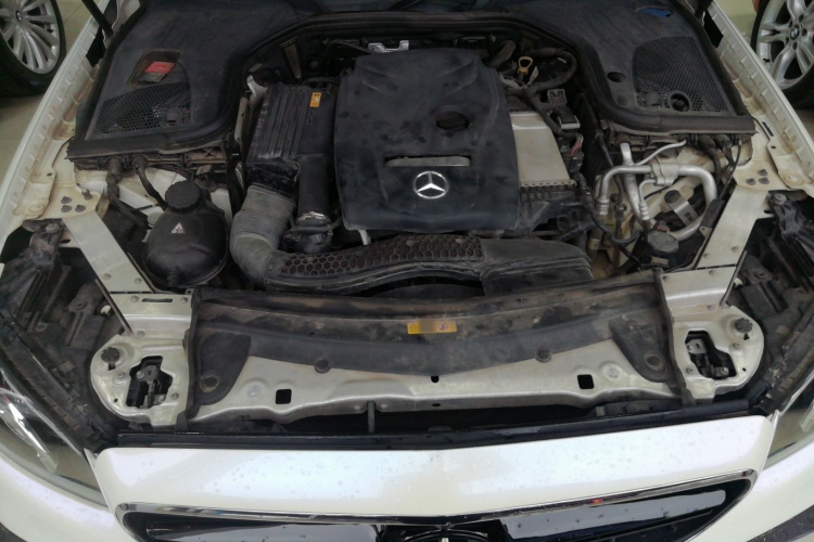 奔驰E级 2017款 E 200 运动型局部细节24