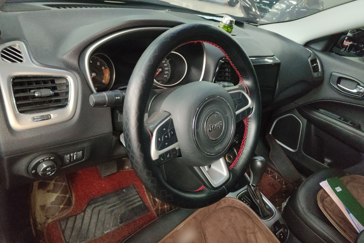 Jeep 指南者 2017款 200T 自动家享版中控内饰13