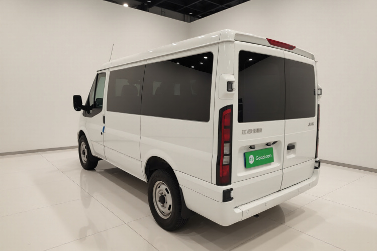 江铃福顺 2023款 2.0T 手动短轴低顶商运型多功能乘用车6座 双开尾门车身外观5